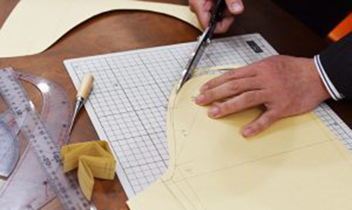 ビスポークテーラーダンディ大阪　型紙作製　フルオーダースーツの高級老舗テーラー