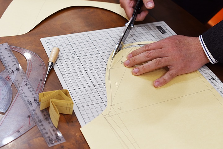フルオーダースーツ用お客様専用の型紙　パターン　作成の様子　