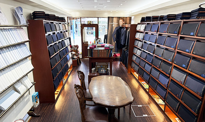 テーラーダンディ大阪 松屋町　店舗内観　フルオーダーメイドスーツ高級老舗ビスポークテーラー