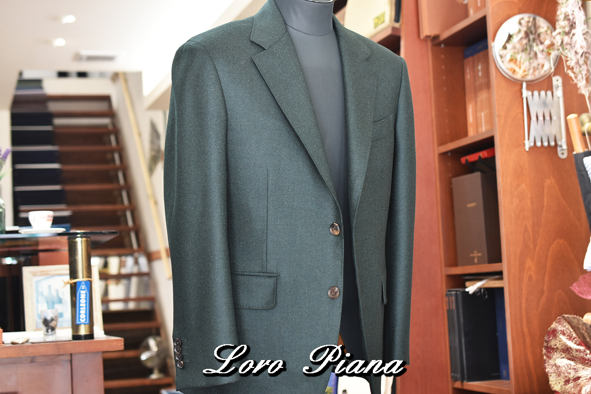 フルオーダースーツの仕立て上がり　ロロピアーナ