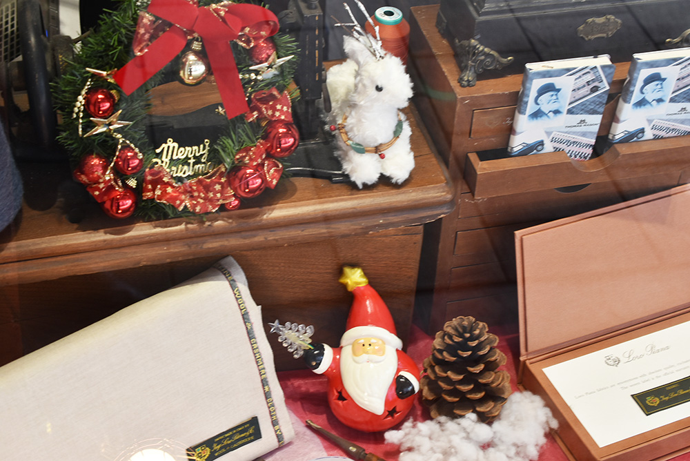 テーラーダンディ大阪のウィンドウ　クリスマス