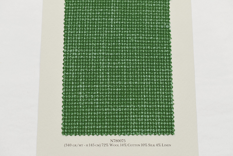 ロロ・ピアーナ「SOFTIME」立体的なバスケットウェーブが特徴のフォレストグリーン服地