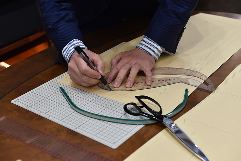 大阪でゼニアのフルオーダースーツを採寸から型紙作製まで担当